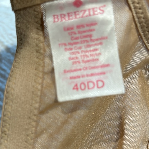 Breezies Wild Rose Seamless Underwire Support Bra. Beige size 40DD. Like new - Picture 4 of 6